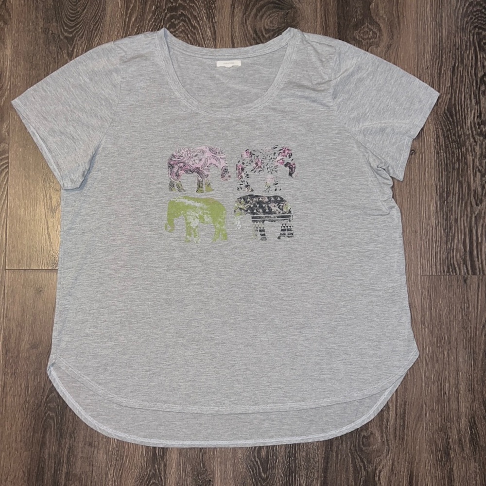 Maurice’s graphic t-shirt size 2